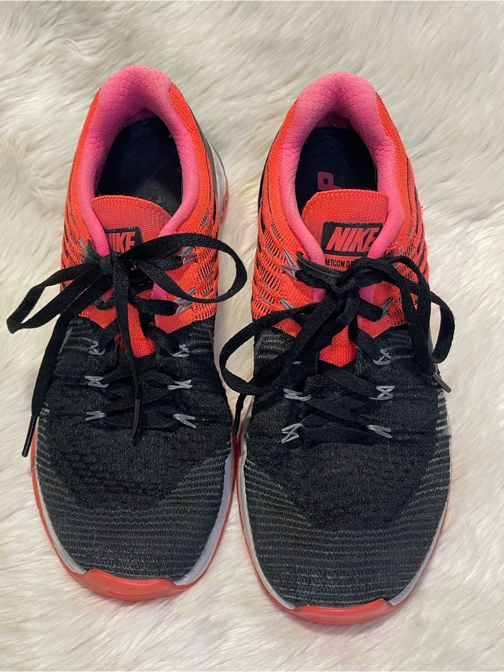 Nike Women's Black and Pink Training Sneakers